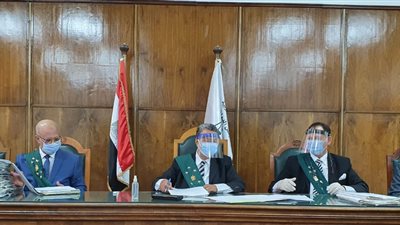 المحكمة تبرئ متهما من حيازة سلاح آلي بالجيزة