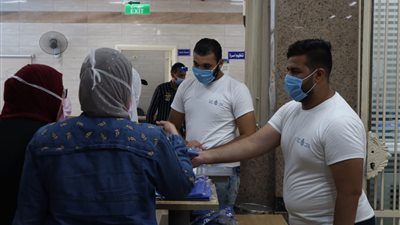 هدايا تذكارية بمناسبة الاحتفال بمرور عام على إطلاق منظومة التأمين الصحي الشامل في بورسعيد