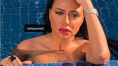 “مايوه لا يظهر وميك آب كامل”.. رانيا يوسف تستعرض جمالها داخل حمام السباحة (صور)