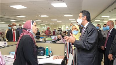 استئناف العمل بمركز البريد المصري للتبادل واللوجستيات بمطار القاهرة