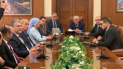 محافظ بورسعيد يستقبل رئيس جهاز حماية المستهلك لمتابعة انخفاض الأسعار بالأسواق| صور 