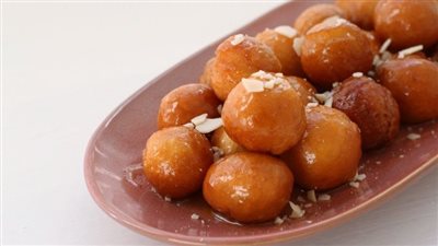 في 15 ثانية.. طريقة عمل اللقيمات السعودية المقرمشة بأبسط المكونات 