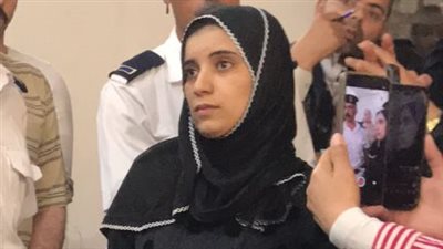 محامي المتهمة بقتل طفلة بالدقهلية ينسحب من جلسة المحاكمة: ضميري لا يسمح