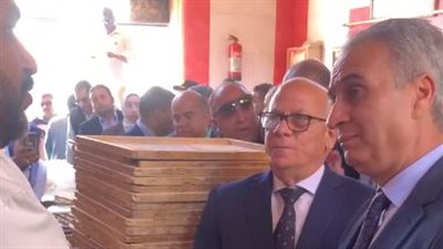 رئيس حماية المستهلك يتفقد مخابز بورسعيد لمتابعة تخفيض سعر العيش السياحي | بث مباشر