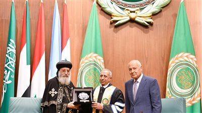 لجهوده في خدمة الإنسانية.. منح البابا تواضروس الدكتوراه الفخرية من الأكاديمية العربية للعلوم 