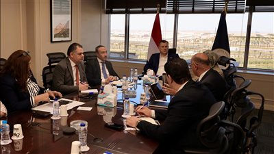 وزير السياحة: تطوير خدمة الرسائل النصية لـ السائحين عند وصولهم إلى القاهرة 