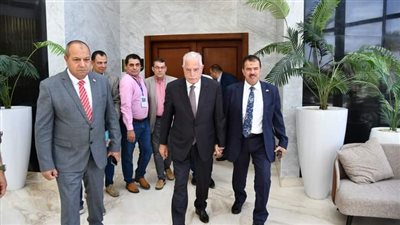 محافظ جنوب سيناء يناقش فعاليات مؤتمر الطاقة الإفريقي بشرم الشيخ