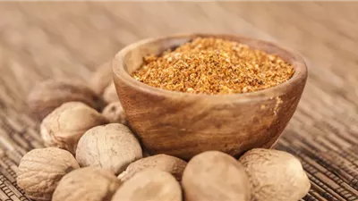 هل استخدام جوزة الطيب في الطعام تساوي في حكمها تناول الحشيش؟.. الإفتاء تجيب