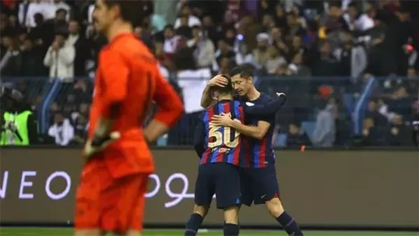 ليفاندوفسكي أمام