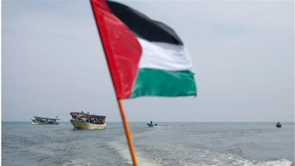 أسطول بحري متجه إلى