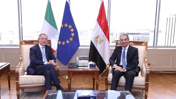 وزير الاتصالات وزير