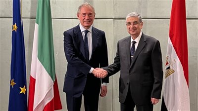 وزير الشركات بإيطاليا يشيد بإنجازات قطاع الكهرباء في مصر