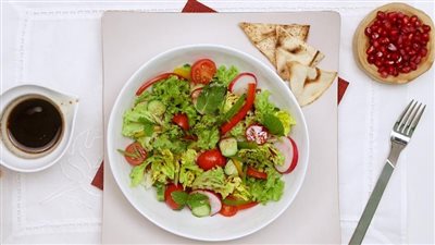 بدبس الرمان.. تتبيلة الفتوش بـ 3 وصفات والأخيرة من مطبخ منال العالم