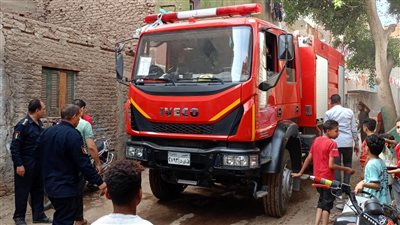 السيطرة على حريق منزلين و3 أحواش ماشية في أسيوط