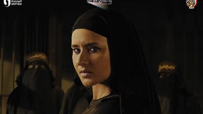 بزي داعش.. نيللي كريم تكشف شخصيتها في فيلم السرب