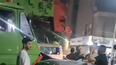 تفاصيل حادث اصطدام ونش بعدد من السيارات على طريق جسر السويس | بث مباشر 