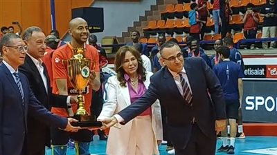 الجماهير تحتفل بالفوز ببطولة إفريقيا للكرة الطائرة.. والخطيب يتسلم كأس البطولة | بث مباشر 