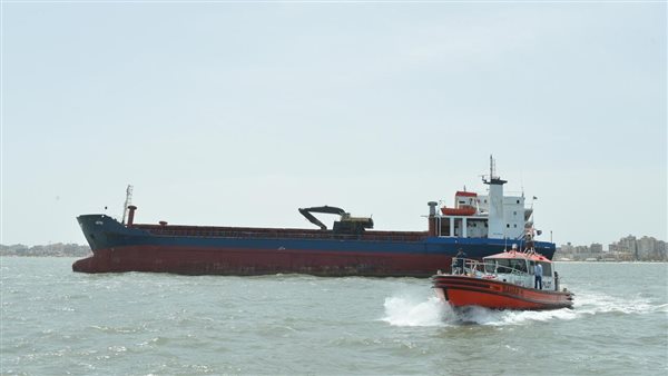 إنقاذ سفينة من الغرق