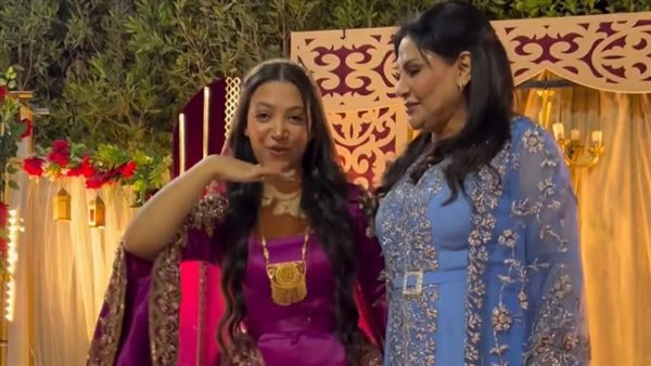 بدرية طلبة وابنتها