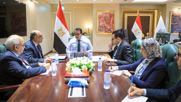 اجتماع وزير الصحة