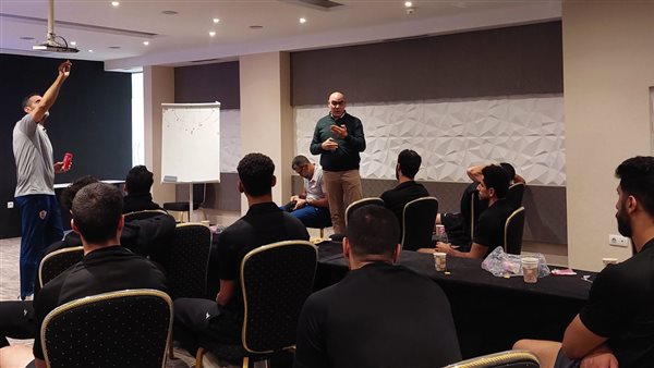 هشام نصر مع لاعبي