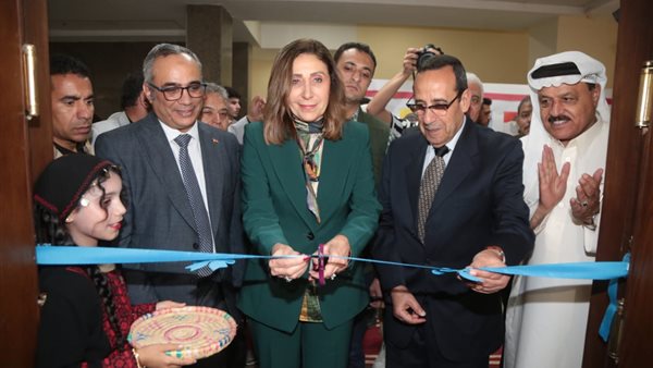 افتتاح معرض نتائج