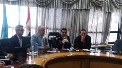 أشرف زكي: الصحفيون ليسوا طرفا في أزمة جنازة صلاح السعدني ولكن كاميرات مجهولة