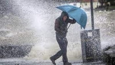 منخفض جوي وسحب ركامية وبرق ورعد تضرب الإمارات في هذه الفترة 