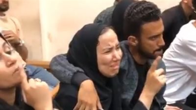 انهيار ابنة سيدة قتلها ممرض لسرقتها خلال محاكمة المتهم بالإسماعيلية | بث مباشر 