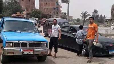 شباب سمادون بالمنوفية يقدمون المياه المثلجة للمارة تزامنا مع موجة الطقس الحارة