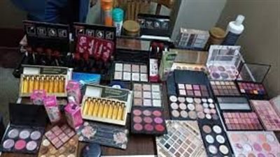 ضبط 1675 عبوة مستحضرات تجميل و1320 علبة سجائر مجهولة المصدر بالأقصر 