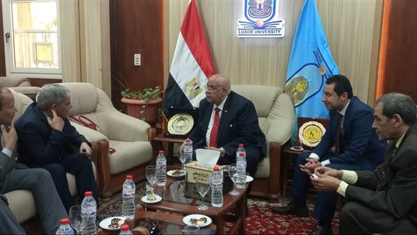 الدكتور حمدي حسين