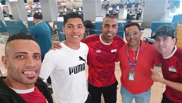 اللاعب وزملائه 