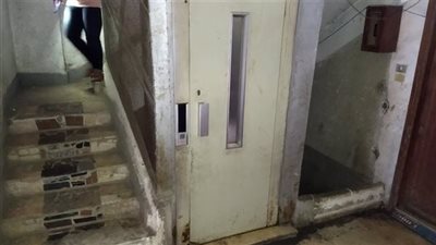 بسبب قطع الكهرباء.. مصرع طفل داخل أسانسير بالدقهلية