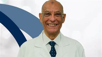 نجاة الدكتور أحمد عبد العزيز خلال استهداف الاحتلال مستشفى العودة بشمال غزة | بث مباشر