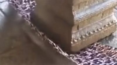 عمود معلق من العصر الفرعوني يثير الجدل.. المصريون ضد الجاذبية