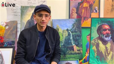 اتعلمت كتير لما أبويا طردني.. قصة كفاح إسلام مع الرسم في الشارع ومترو الأنفاق