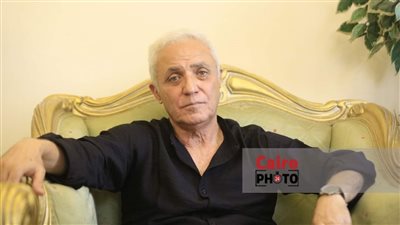 محمود طوبار يروي موقفًا جمعه بأحمد زكي بفيلم نزوة: رفض يفطر خلال تصوير مشهد في رمضان