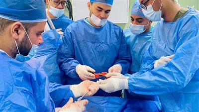 لأول مرة ببني سويف.. نجاح جراحة تركيب مسمار تليسكوبي لصغير مصاب بالعظام الزجاجية بمستشفى التأمين