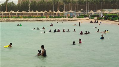 إقبال كبير على شواطئ الغردقة خلال العطلة الأسبوعية | فيديو وصور