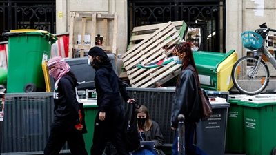 بالعلم الفلسطيني والكوفية.. مظاهرات حاشدة تجوب جامعة ساينس بو في فرنسا ومطالبات بإدانة إسرائيل