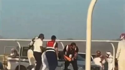 نهاية كوميدية لسباق هجن للسيدات في السعودية.. وصول الهجن لخط النهاية والمتسابقات للمستشفى | فيديو 