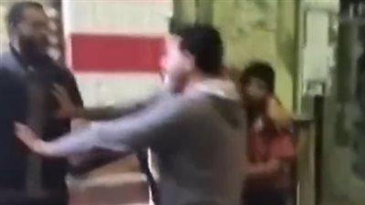 والدة الشاب أسامة بعد الاعتداء عليه: مش هسيب حق ابني ونفسي المجتمع يتقبله بإعاقته