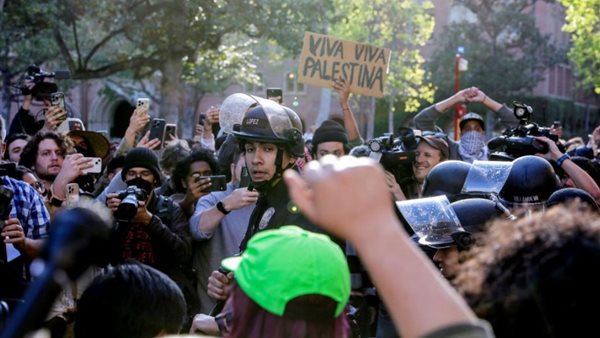 جامعة كاليفورنيا تسمح للطلاب المتضامنين مع فلسطين بالبقاء في منطقة الاعتصام حتى إشعار آخر