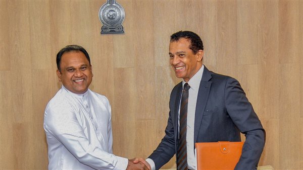 السفير المصري ووزير