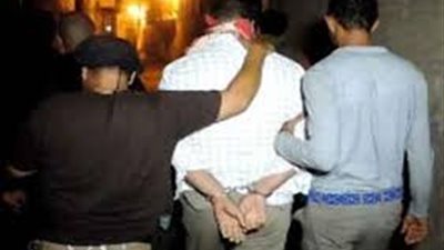 خطفوا منه حقيبة الفلوس.. ضبط 3 أشخاص سرقوا محصل شركة في سوهاج 