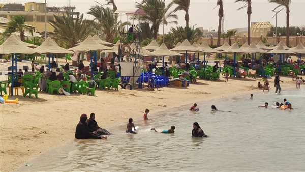 إقبال على شواطئ الغردقة