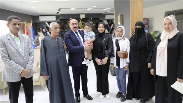 محافظ أسوان