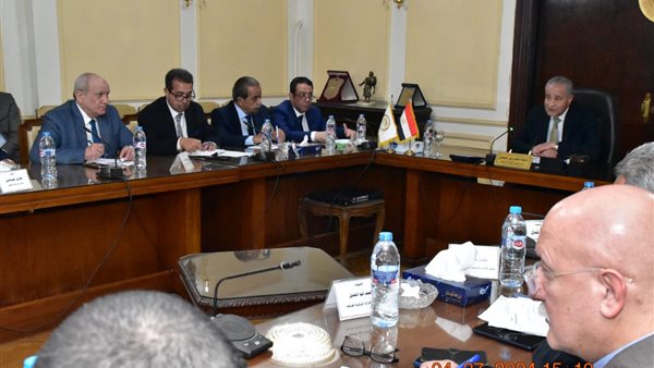 اجتماع وزير التموين