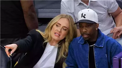 أديل وريتش بول يقضيان ليلة رومانسية في مباراة لوس أنجلوس ليكرز ودنفرناجتس